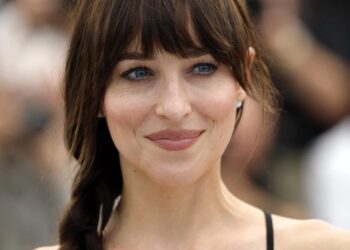 (Видео) Дакота Џонсон во спектакуларен фустан: актерката во креација на Валентино по шест години