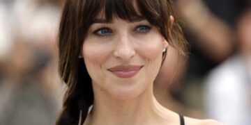 (Видео) Дакота Џонсон во спектакуларен фустан: актерката во креација на Валентино по шест години