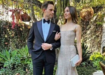 Ѕвездата од популарната серија „Suits“ објави гола фотографија од неговата сопруга: Среќен роденден