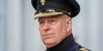 Нов скандал со принцот Ендру, ги праќал телохранителите да му донесат некоја девојка ако му се допаѓала