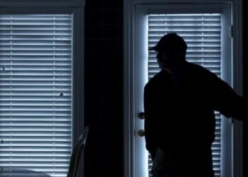 Се уморил од грабежот: крадец провалил во стан во Русија, а потоа заспал во него