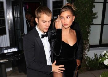 (Фото) Хејли Бибер во тесно бикини го полуде Џастин Бибер