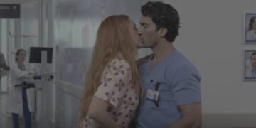 (Видео) Се шири никогаш претходно видена снимка: Лајвли го бакнува Балдони на снимање, а тоа не е дел од сценариото