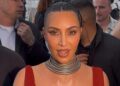 (Фото) Никој не може да ја погледне во очи: Ким Кардашијан со предизвикувачко деколте