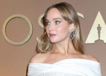 (Фото) Прорез на незгодно место откри премногу: oд опуштена мајка до секси заводничка