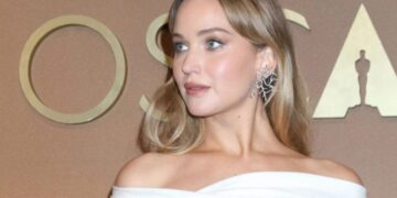 (Фото) Прорез на незгодно место откри премногу: oд опуштена мајка до секси заводничка