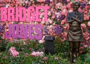 Откриена статуа на Бриџит Џонс во центарот на Лондон: Таа е вистинска лондонска хероина