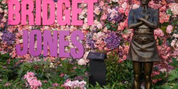 Откриена статуа на Бриџит Џонс во центарот на Лондон: Таа е вистинска лондонска хероина