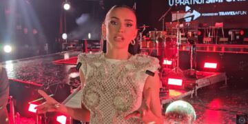 (Видео) Емина Јаховиќ ги расплака посетителите на нејзиниот концерт, а потоа му порача на Ковачевиќ: Ќе мораш да ми го кажеш тоа во лице