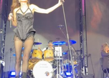 (Видео) Северина падна на бина на концертот во Загреб