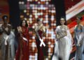 Членка на жирито oбјави фотографија од Мис Тајланд со порака: „Мојата победничка!“