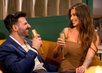 Тајните на ‘Љубовта е слепа’: зошто пијат од златни чаши и што се случува зад камерите