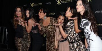 Кардашијан  откриваат кој ги плаќа нивните раскошни божиќни забави