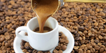 Дали пиете кафе на празен стомак? Еве што треба да знаете