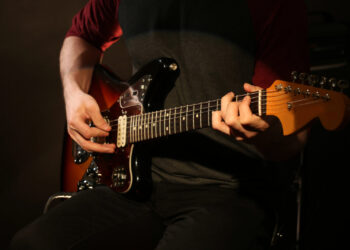 (Видео) Почина британскиот музичар Крис Рија: неговиот хит ги одбележуваше празниците со години