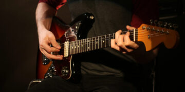 (Видео) Почина британскиот музичар Крис Рија: неговиот хит ги одбележуваше празниците со години