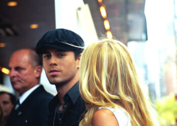 „Најубавата мајка раѓа најубави деца“: Ана Курникова ги воодушеви фановите со семејна фотографија