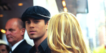 „Најубавата мајка раѓа најубави деца“: Ана Курникова ги воодушеви фановите со семејна фотографија