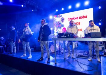 (Фото) Предновогодишна забава „Вечер под ѕвездите“ во Центар: Боемска преполна со расположени скопјани