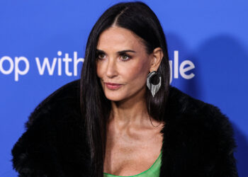 (Фото) Чудно за некои, убаво за други: Деми Мур враќа стар тренд, зимата е незамислива без ова