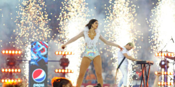 (Фото) Вистинска убавица: Минијатурното бикини ги откри сите нејзини атрибути