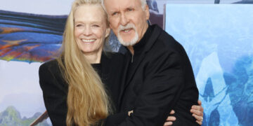 (Видео) Тие ја започнаа својата љубовна приказна со афера, а 25 години подоцна се сакаат како првиот ден