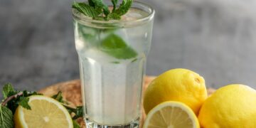 Зошто водата со лимон е вистински еликсир