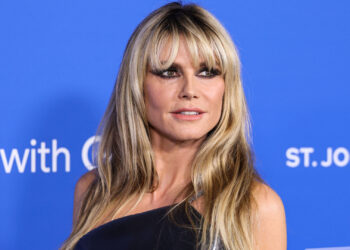 (Фото) Ги покажа своите прекрасни облини во танга бикини, воодушевувајќи ги обожавателите