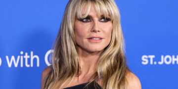 (Фото) Ги покажа своите прекрасни облини во танга бикини, воодушевувајќи ги обожавателите