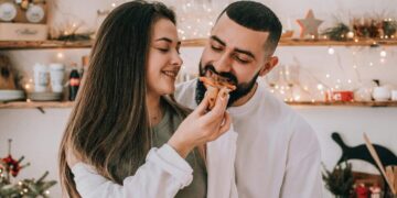 Декември им менува сѐ: Три хороскопски знаци што влегуваат во Нова година вљубени