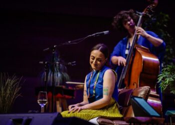 Преполна Филхармонија за концертот „Кадифено“ на Зарина Првасевда