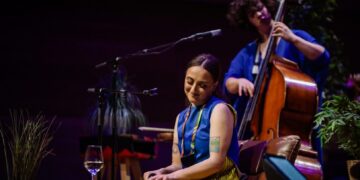 Преполна Филхармонија за концертот „Кадифено“ на Зарина Првасевда