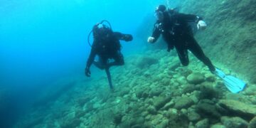 (Видео) Василичарски оган под вода во Охридското Езеро