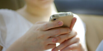 Тинејџерка ги тужи социјалните мрежи за создавање зависност; Snapchat се спогоди, Закерберг оди на судење