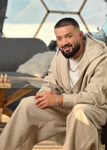 (Видео) Елвир Мекиќ ѝ подари нов музички „Дијамант“ на својата публика