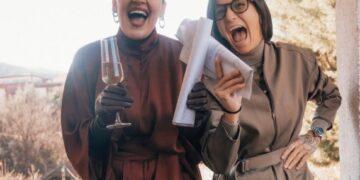 Миа Костова и Тијана Скулиќ со сопствен труд си купија плацеви во Соње и станаа сосетки