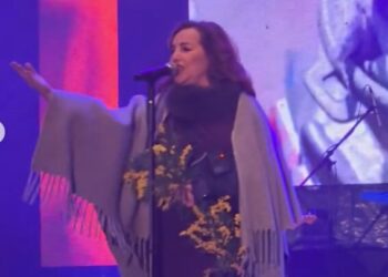 (Видео) Хаос на концертот на Ана Бекута, публиката фрлаше топки снег кон неа: „Срам да ви е, имате ли мајка“