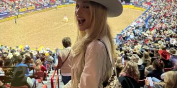 Најубавата манекенка повторно е соло: Раскина со каубојот по две години врска