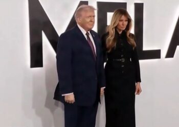 (Видео) Меланија Трамп блесна на премиерата на нејзиниот документарец