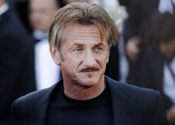 „Ова не може да биде легално“ – Шон Пен прекрши правило на Златните глобуси