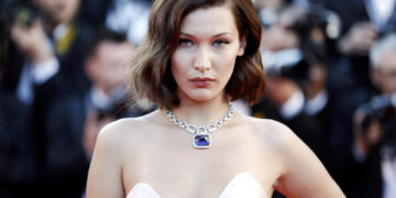 (Фото) Ќе стане број 1 оваа сезона: „Детската“ фризура на Бела Хадид вистински спас за валкана коса