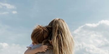 Зошто децата различно се однесуваат со мајките и татковците?