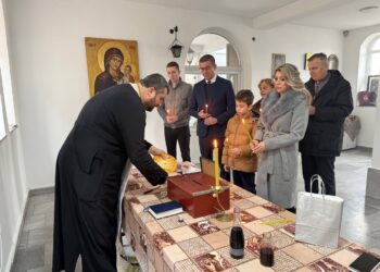 Мицкоски му честита именден на помалиот син: Да бидете со бато секогаш сложни и знам дека сами ќе постигнете многу за семејството и за Македонија