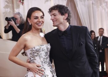 Од омилени до омразени: Мила Кунис и Ештон Кучер се вратија на црвениот тепих по сите скандали