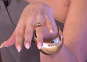 Цеца го покажа брилијантот со кој Аркан ја запросил