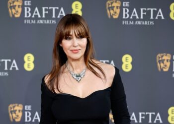 (Фото) Дури и во 7-та деценија таа зрачи со сексапил: Моника Белучи, сама и никогаш поубава