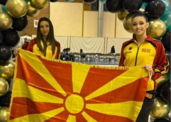 Илина и Ева го вееја македонското знаме на натпревар во Франција