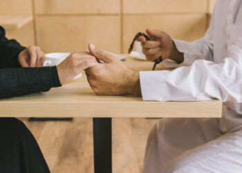 Се претставувал како „принц од Дубаи“ и ограбил бизнисменка за 2,5 милиони долари