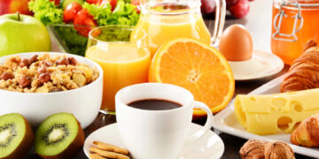 Дали сакате да бидете сити и полни со енергија- избегнувајте  три намирници за појадок