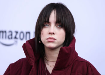 „Врати ја вилата!“ – Били Ајлиш под жесток напад по говорот на Греми